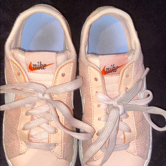 Nike toddler peach shoes size 12 - Picture 3 of 8